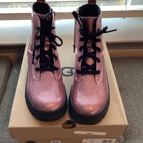 UGG® Kids' Ashton Glitter Boot (Big Kid), size 5 - Picture 4 of 12